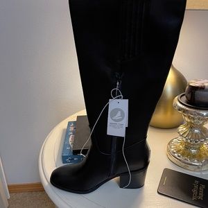 a new day size 7 wide calf knee high boots in black faux leather